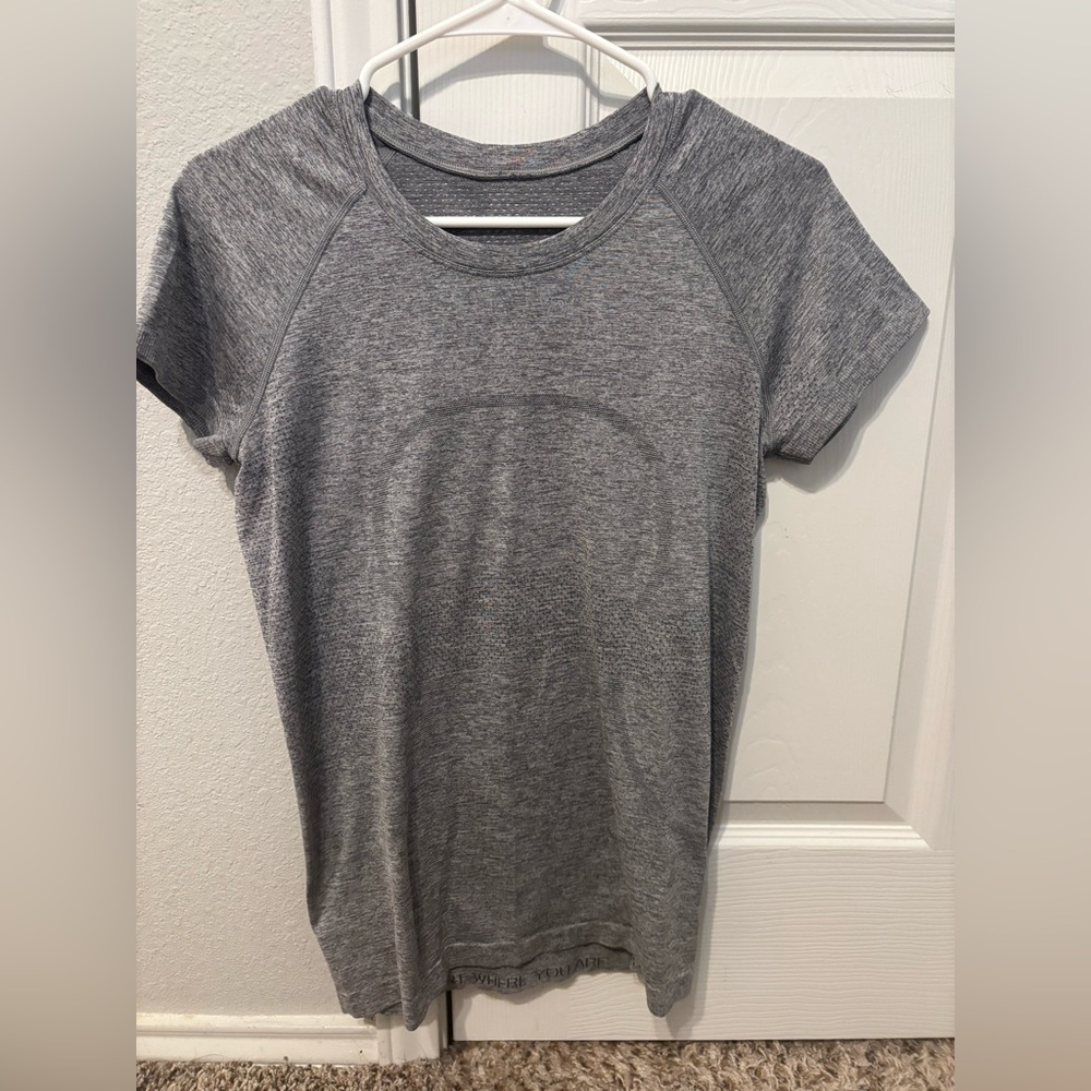 lululemon athletica Heather Gray Short Sleeve Tee